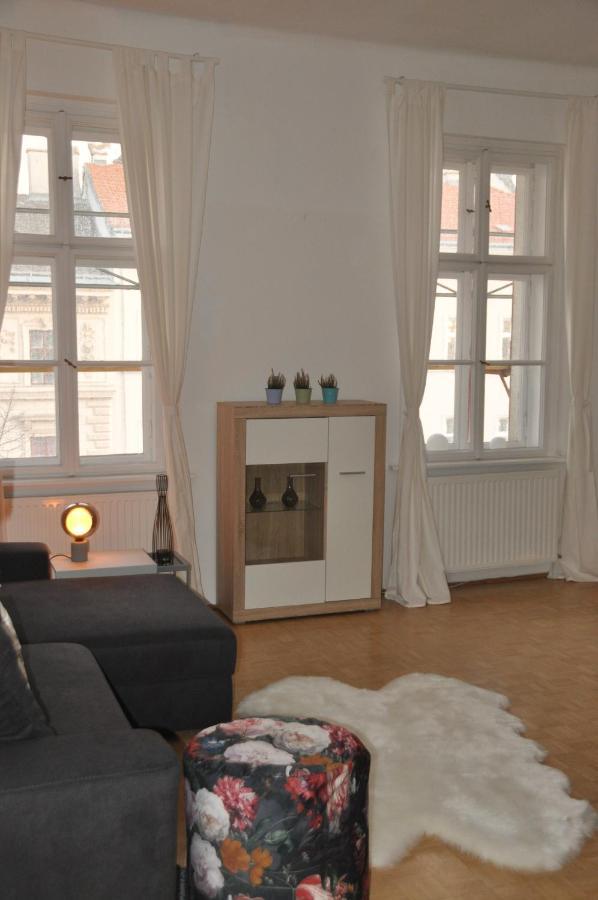 Wunderschone Altbauwohnung In Zentraler Lage Wien Exterior foto